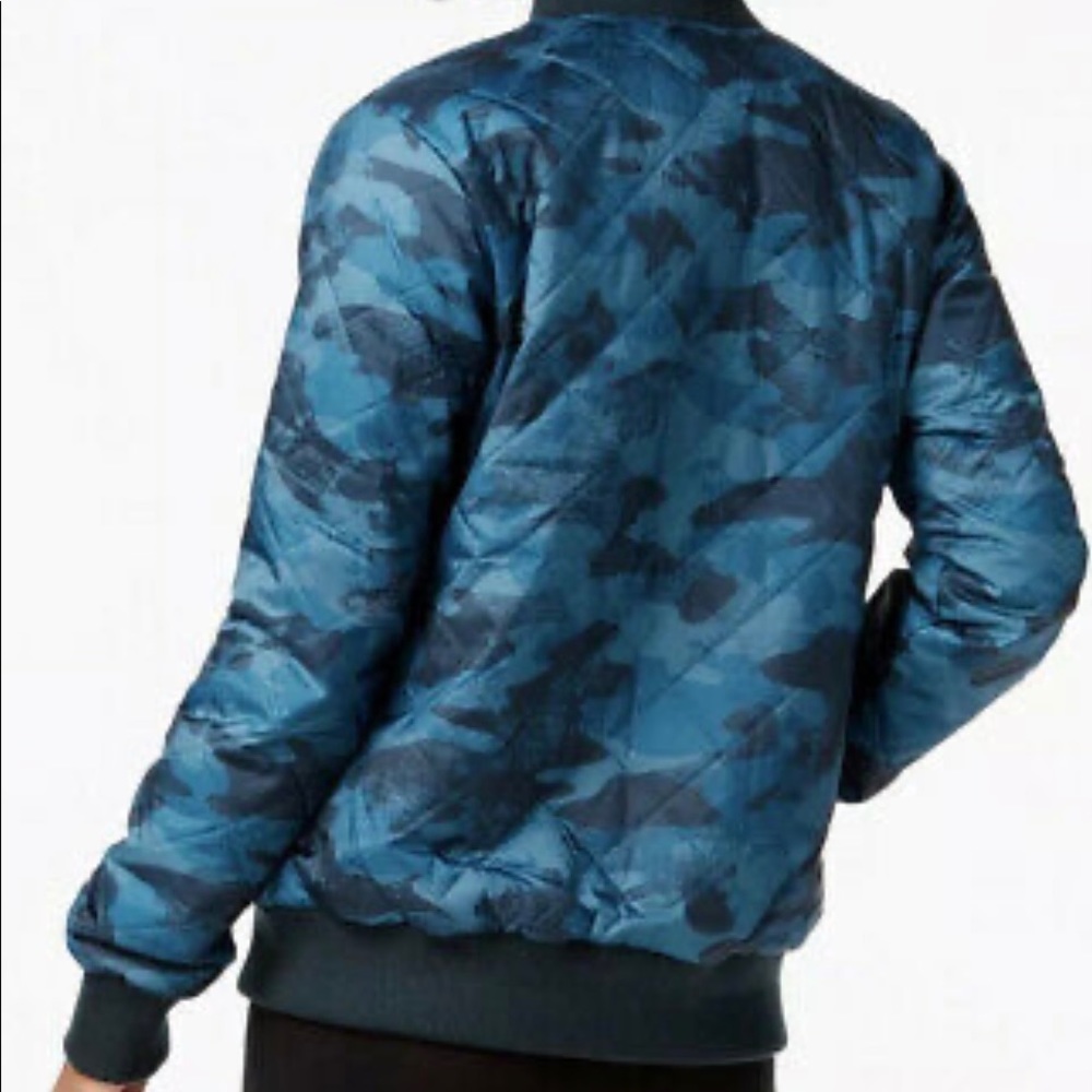 Columbia Sportwear Company - Picture 4 of 13